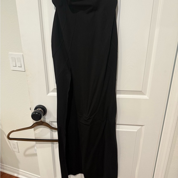 Showpo Black Strapless Dress with Slit and Sweetheart neckline - Picture 5 of 8
